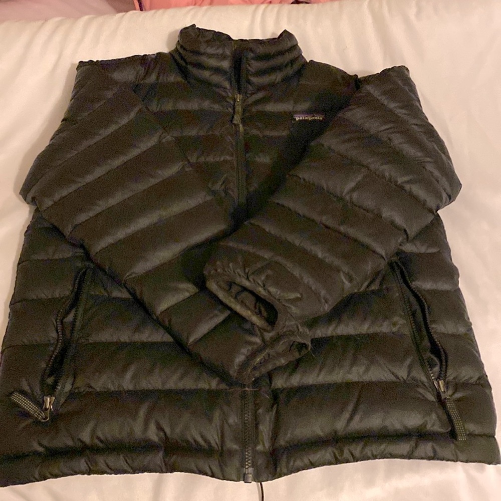 Boys’ Patagonia Down Sweater nano puff jacket Medium (12), Black